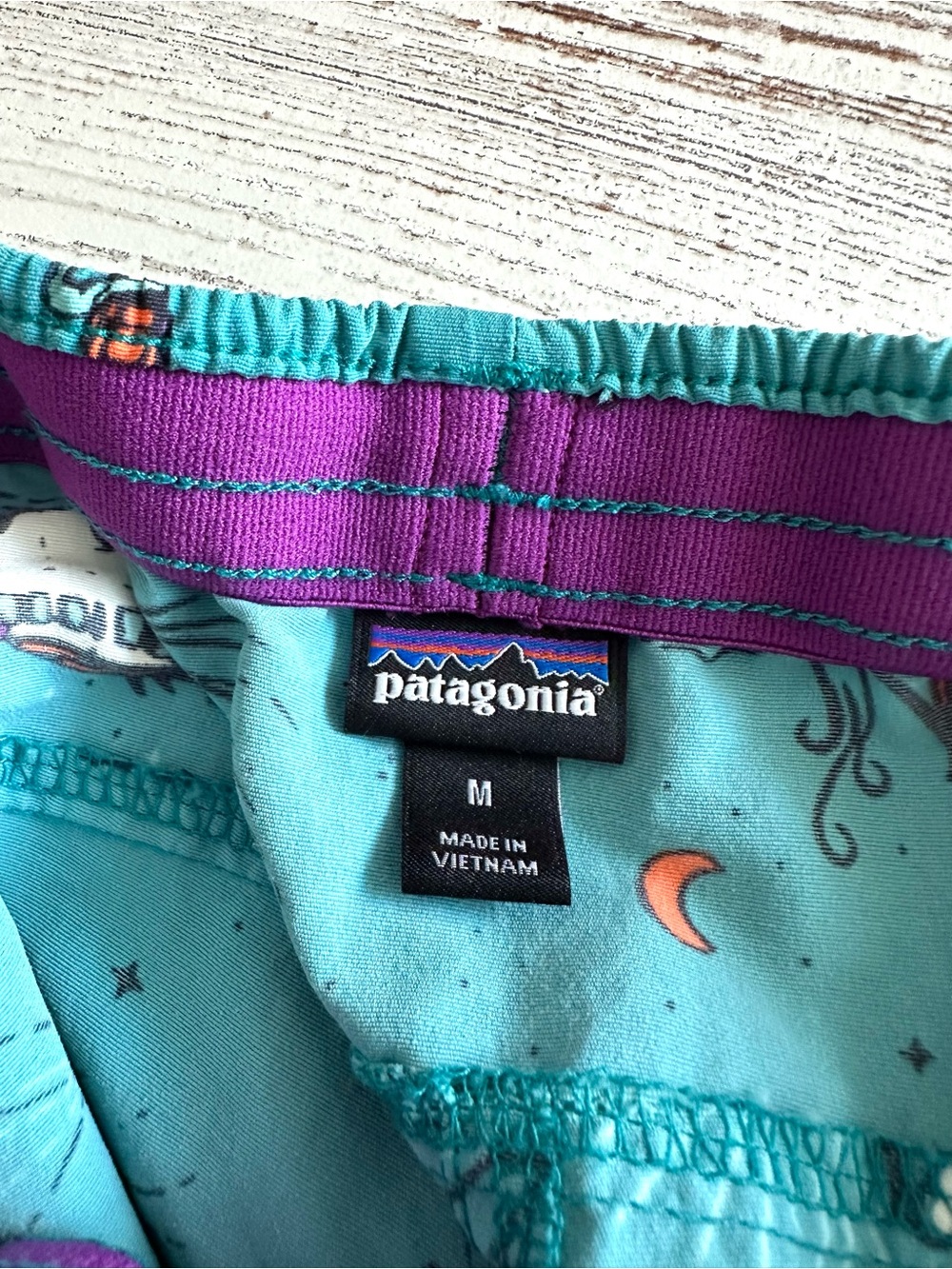 PATAGONIA Women’s Baggies Shorts 5” Mountain Climbing Road Trip Surf Novelty M - Picture 9 of 12